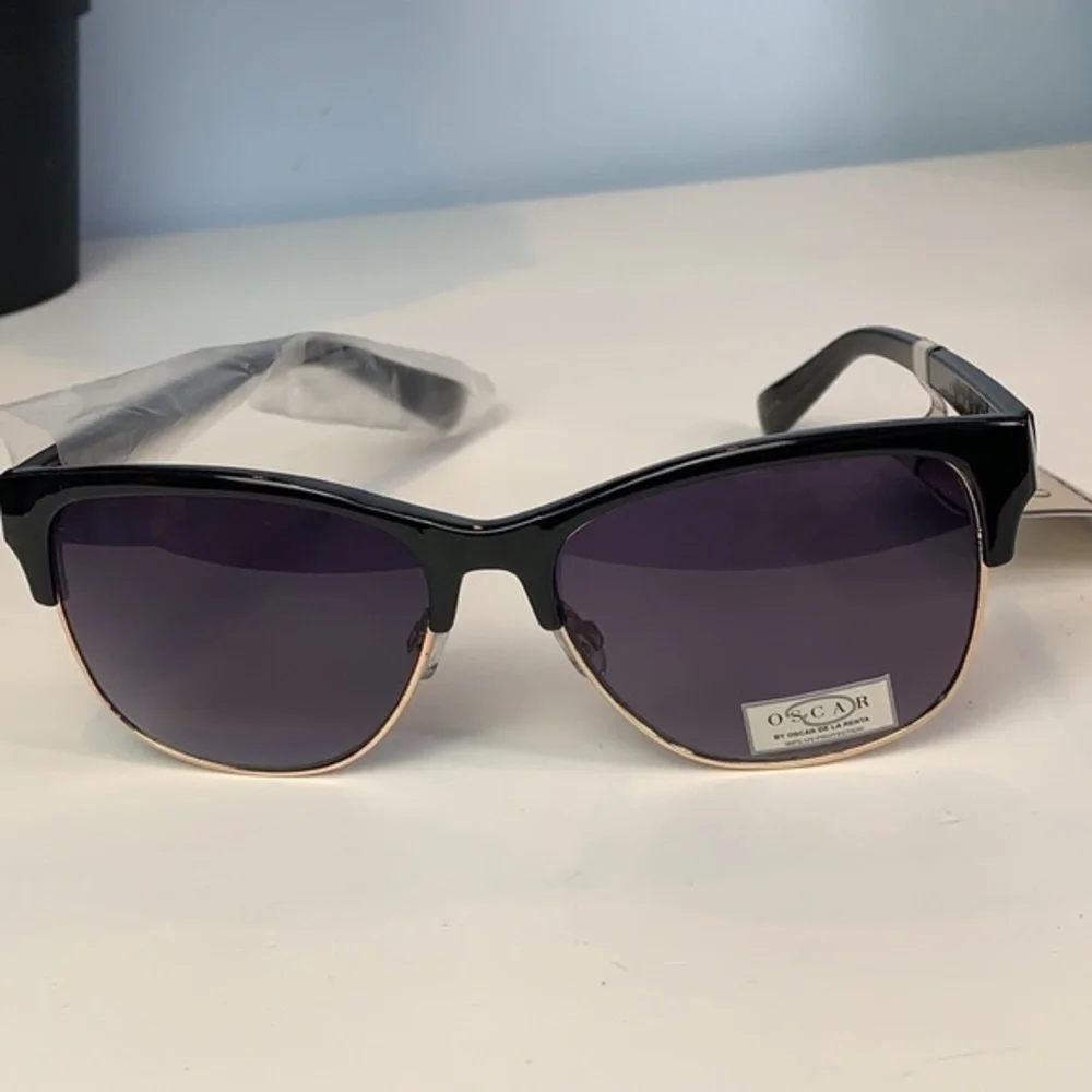 O By Oscar de la Renta Sunnies NWT - Picture 4 of 7